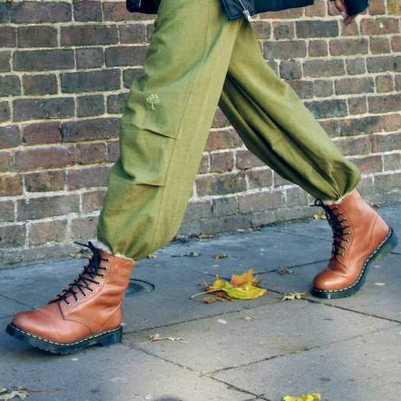 Dr. Martens 1460 8-Eye Serena Boot - Saddle Tan. Size 6 - Picture 3 of 15